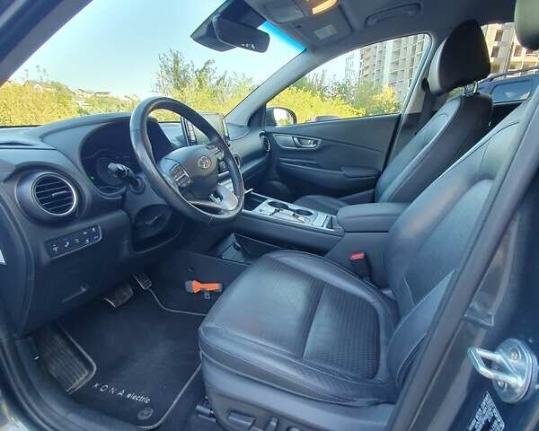 Серый Хендай Kona Electric, объемом двигателя 0 л и пробегом 135 тыс. км за 17900 $, фото 34 на Automoto.ua