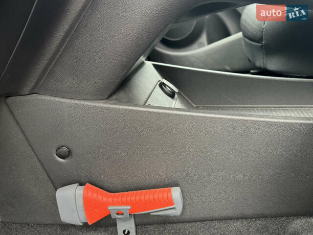 Сірий Хендай Kona Electric, об'ємом двигуна 0 л та пробігом 154 тис. км за 19500 $, фото 22 на Automoto.ua