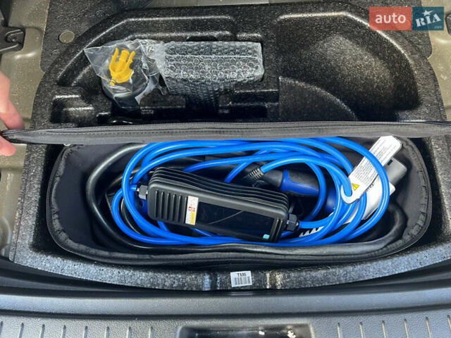 Серый Хендай Kona Electric, объемом двигателя 0 л и пробегом 130 тыс. км за 17400 $, фото 24 на Automoto.ua