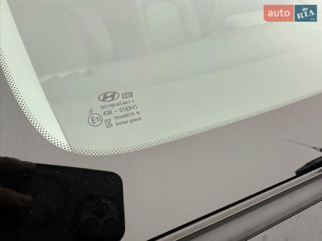 Серый Хендай Kona Electric, объемом двигателя 0 л и пробегом 103 тыс. км за 17300 $, фото 8 на Automoto.ua