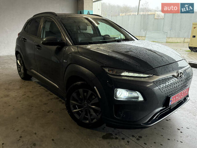 Серый Хендай Kona Electric, объемом двигателя 0 л и пробегом 120 тыс. км за 16999 $, фото 22 на Automoto.ua