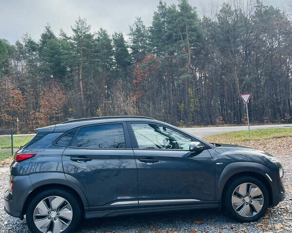 Серый Хендай Kona Electric, объемом двигателя 0 л и пробегом 112 тыс. км за 16700 $, фото 14 на Automoto.ua