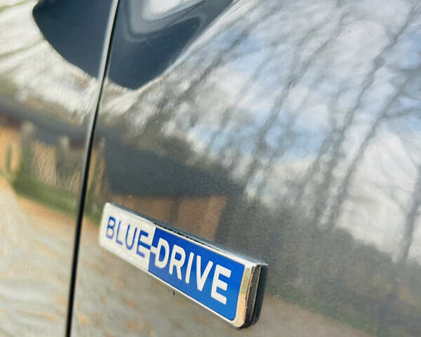 Серый Хендай Kona Electric, объемом двигателя 0 л и пробегом 112 тыс. км за 16700 $, фото 67 на Automoto.ua