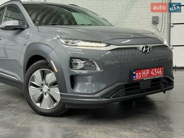 Серый Хендай Kona Electric, объемом двигателя 0 л и пробегом 129 тыс. км за 16430 $, фото 1 на Automoto.ua
