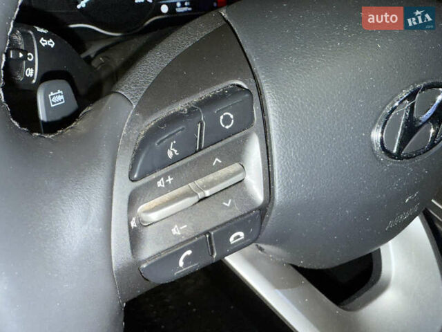 Серый Хендай Kona Electric, объемом двигателя 0 л и пробегом 120 тыс. км за 16999 $, фото 39 на Automoto.ua