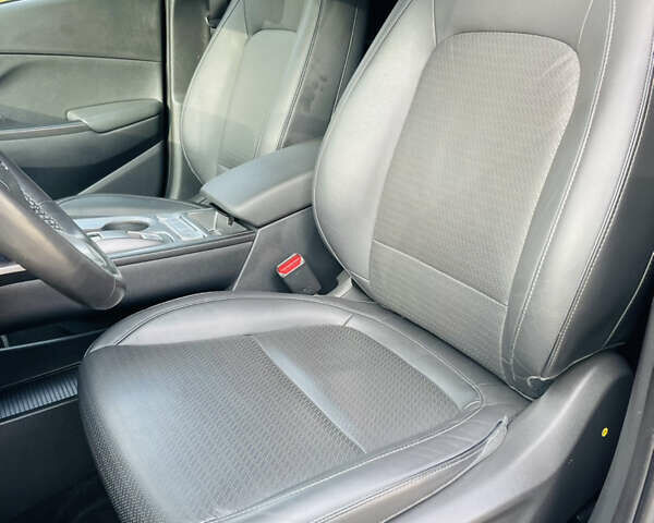Серый Хендай Kona Electric, объемом двигателя 0 л и пробегом 112 тыс. км за 16700 $, фото 59 на Automoto.ua