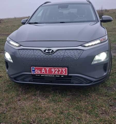 Серый Хендай Kona Electric, объемом двигателя 0 л и пробегом 180 тыс. км за 16700 $, фото 61 на Automoto.ua