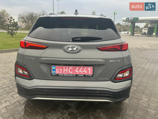 Серый Хендай Kona Electric, объемом двигателя 0 л и пробегом 85 тыс. км за 18300 $, фото 7 на Automoto.ua