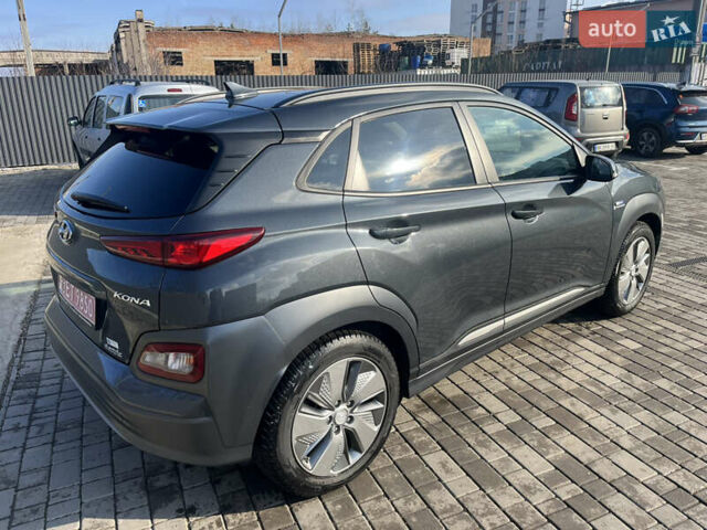 Серый Хендай Kona Electric, объемом двигателя 0 л и пробегом 130 тыс. км за 17400 $, фото 6 на Automoto.ua