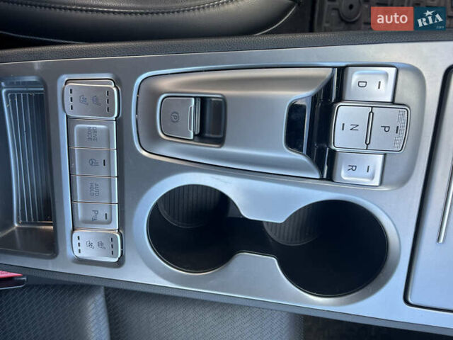 Серый Хендай Kona Electric, объемом двигателя 0 л и пробегом 130 тыс. км за 17400 $, фото 11 на Automoto.ua