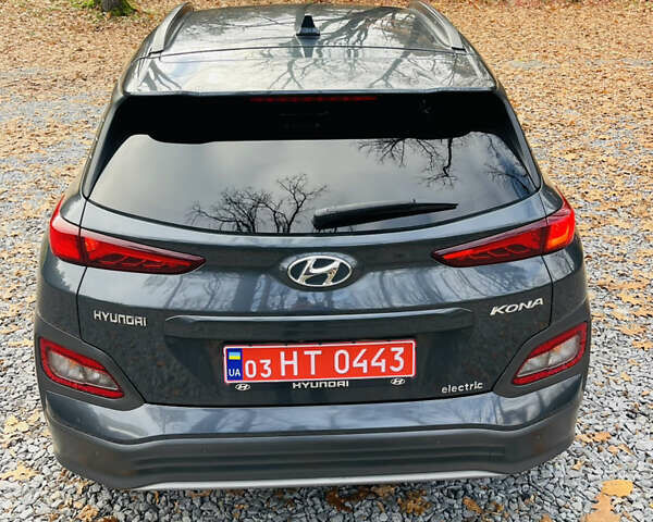 Серый Хендай Kona Electric, объемом двигателя 0 л и пробегом 112 тыс. км за 16700 $, фото 24 на Automoto.ua