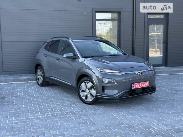 Серый Хендай Kona Electric, объемом двигателя 0 л и пробегом 117 тыс. км за 16999 $, фото 8 на Automoto.ua