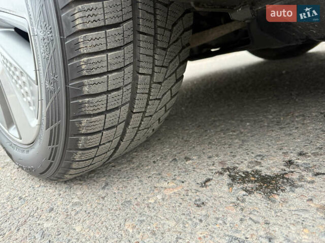 Серый Хендай Kona Electric, объемом двигателя 0 л и пробегом 103 тыс. км за 17300 $, фото 17 на Automoto.ua