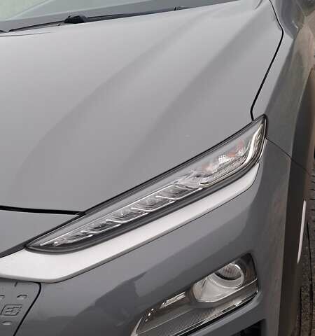 Серый Хендай Kona Electric, объемом двигателя 0 л и пробегом 180 тыс. км за 16700 $, фото 5 на Automoto.ua