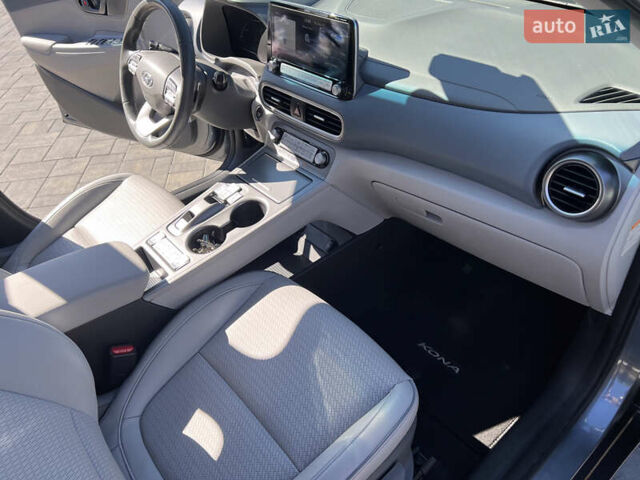 Сірий Хендай Kona Electric, об'ємом двигуна 0 л та пробігом 80 тис. км за 18500 $, фото 44 на Automoto.ua