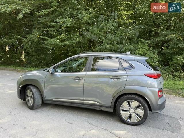 Сірий Хендай Kona Electric, об'ємом двигуна 0 л та пробігом 67 тис. км за 17300 $, фото 3 на Automoto.ua