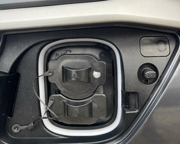Серый Хендай Kona Electric, объемом двигателя 0 л и пробегом 112 тыс. км за 16700 $, фото 16 на Automoto.ua