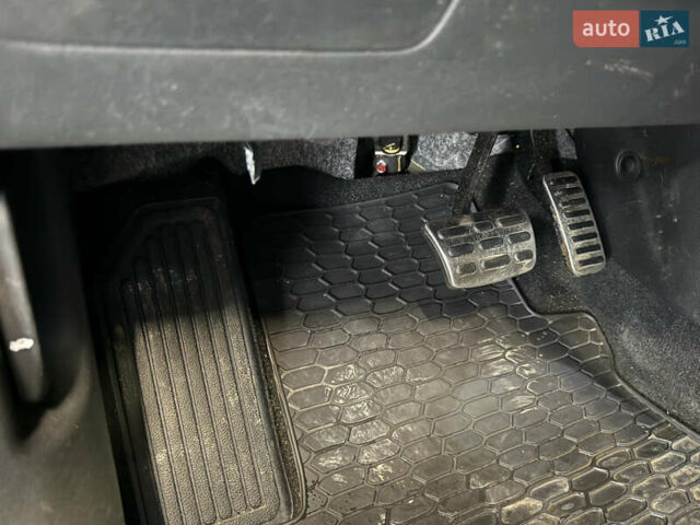 Серый Хендай Kona Electric, объемом двигателя 0 л и пробегом 120 тыс. км за 16999 $, фото 36 на Automoto.ua