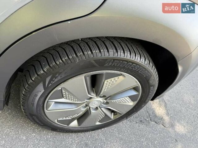 Сірий Хендай Kona Electric, об'ємом двигуна 0 л та пробігом 67 тис. км за 17300 $, фото 30 на Automoto.ua