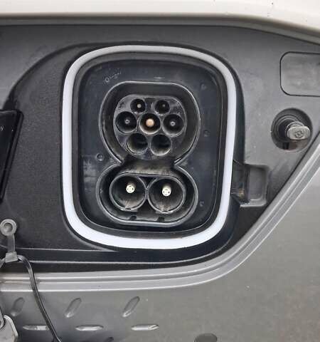 Серый Хендай Kona Electric, объемом двигателя 0 л и пробегом 180 тыс. км за 16700 $, фото 42 на Automoto.ua