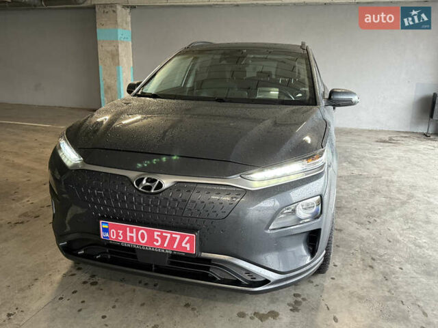 Серый Хендай Kona Electric, объемом двигателя 0 л и пробегом 120 тыс. км за 16999 $, фото 1 на Automoto.ua