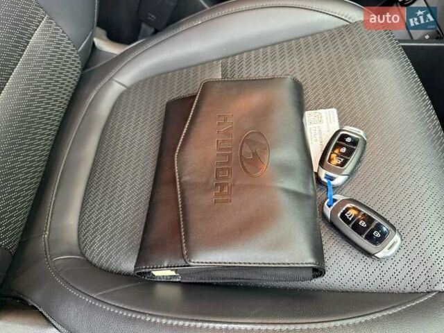 Серый Хендай Kona Electric, объемом двигателя 0 л и пробегом 113 тыс. км за 16818 $, фото 24 на Automoto.ua