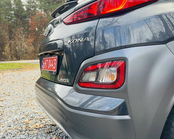 Серый Хендай Kona Electric, объемом двигателя 0 л и пробегом 112 тыс. км за 16700 $, фото 26 на Automoto.ua