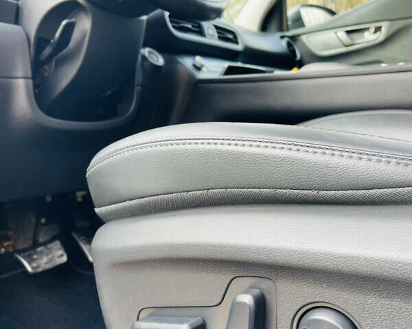 Серый Хендай Kona Electric, объемом двигателя 0 л и пробегом 112 тыс. км за 16700 $, фото 60 на Automoto.ua