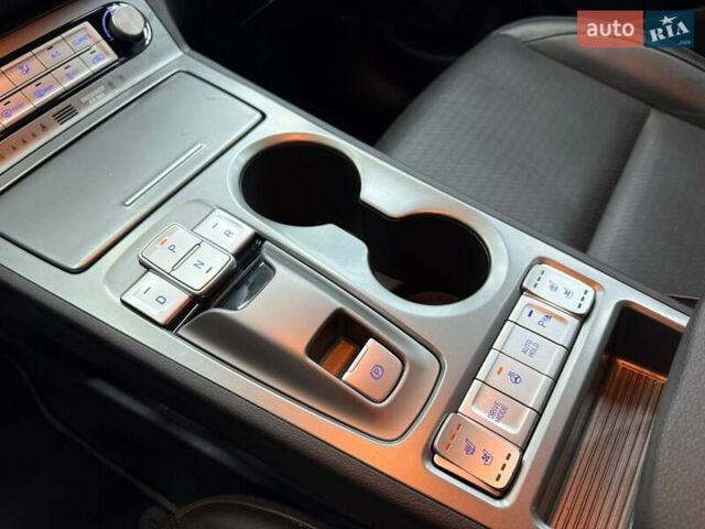 Серый Хендай Kona Electric, объемом двигателя 0 л и пробегом 113 тыс. км за 16818 $, фото 19 на Automoto.ua
