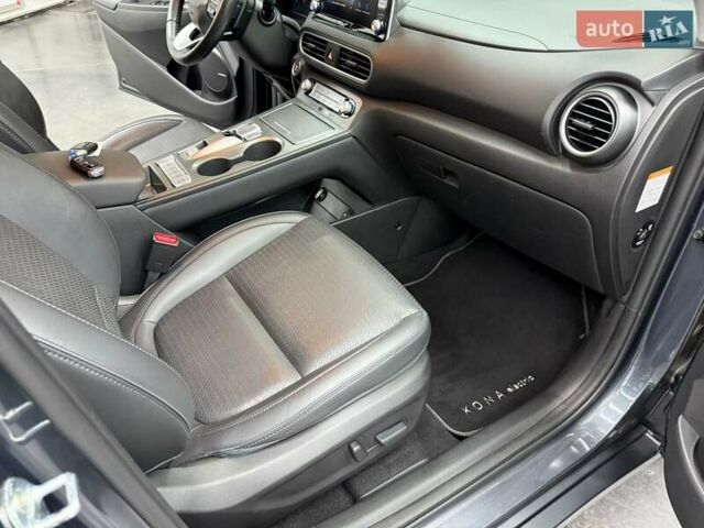 Серый Хендай Kona Electric, объемом двигателя 0 л и пробегом 113 тыс. км за 16818 $, фото 23 на Automoto.ua