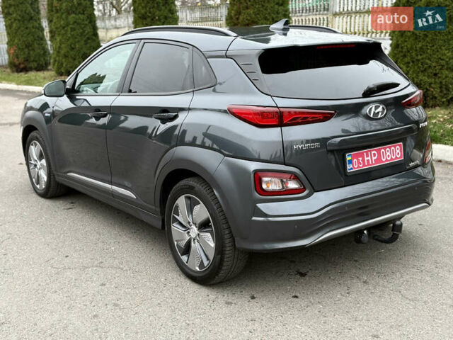 Серый Хендай Kona Electric, объемом двигателя 0 л и пробегом 103 тыс. км за 17300 $, фото 3 на Automoto.ua
