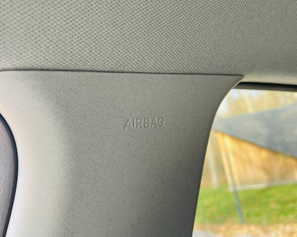 Серый Хендай Kona Electric, объемом двигателя 0 л и пробегом 112 тыс. км за 16700 $, фото 25 на Automoto.ua