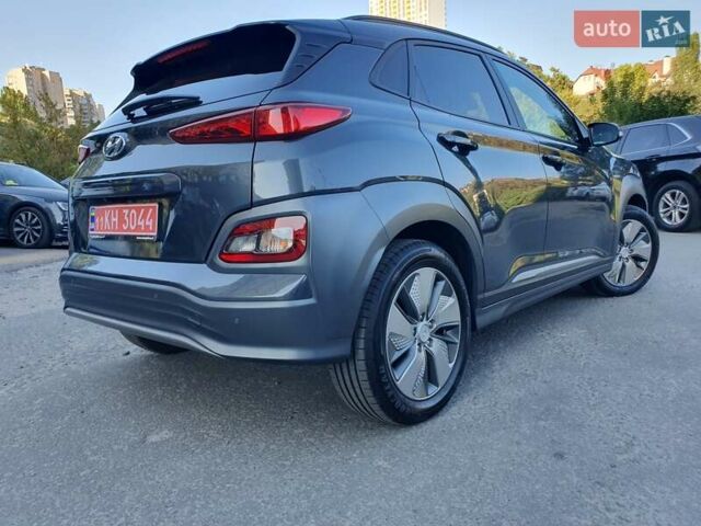 Серый Хендай Kona Electric, объемом двигателя 0 л и пробегом 135 тыс. км за 17900 $, фото 12 на Automoto.ua