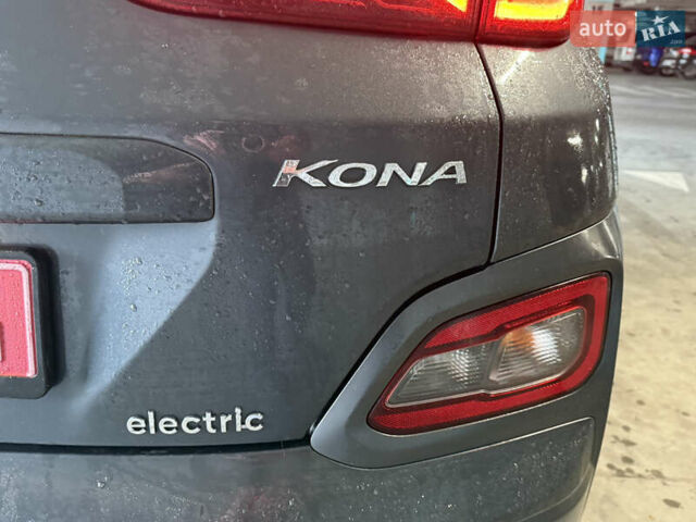 Серый Хендай Kona Electric, объемом двигателя 0 л и пробегом 120 тыс. км за 16999 $, фото 29 на Automoto.ua