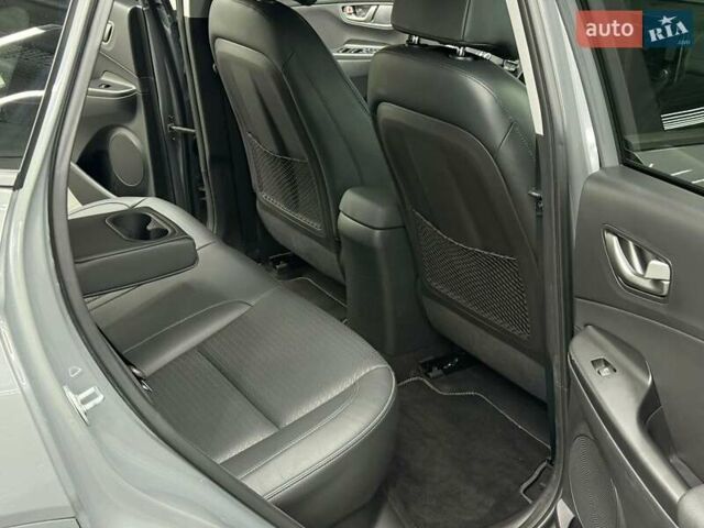 Серый Хендай Kona Electric, объемом двигателя 0 л и пробегом 129 тыс. км за 16430 $, фото 23 на Automoto.ua