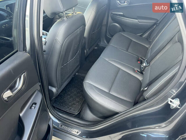 Серый Хендай Kona Electric, объемом двигателя 0 л и пробегом 130 тыс. км за 17400 $, фото 16 на Automoto.ua