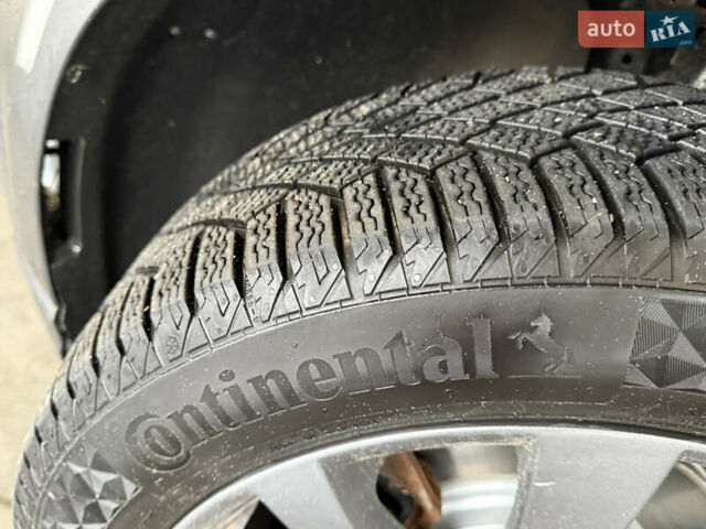 Серый Хендай Kona Electric, объемом двигателя 0 л и пробегом 120 тыс. км за 16999 $, фото 31 на Automoto.ua