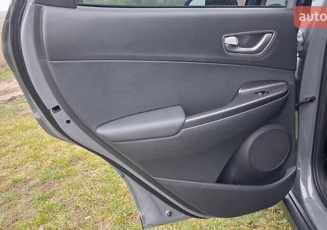 Серый Хендай Kona Electric, объемом двигателя 0 л и пробегом 180 тыс. км за 16700 $, фото 30 на Automoto.ua