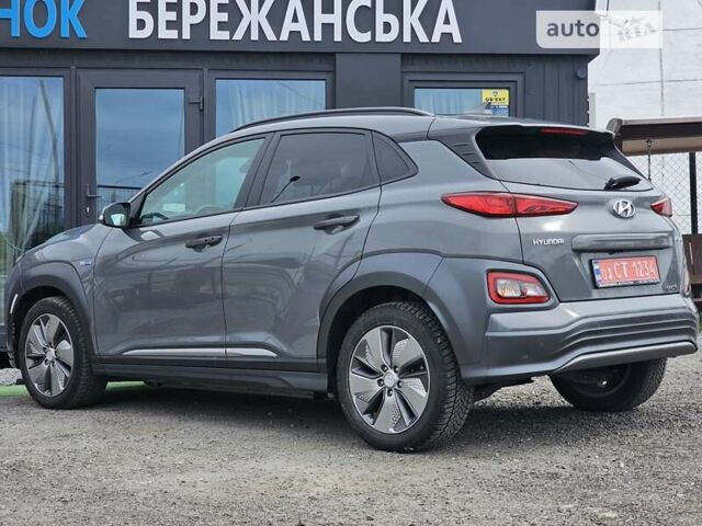 Серый Хендай Kona Electric, объемом двигателя 0 л и пробегом 84 тыс. км за 19499 $, фото 6 на Automoto.ua