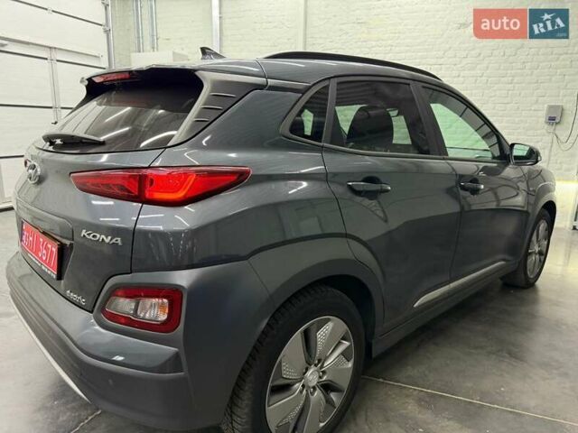 Серый Хендай Kona Electric, объемом двигателя 0 л и пробегом 113 тыс. км за 16818 $, фото 5 на Automoto.ua