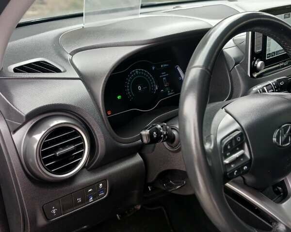 Серый Хендай Kona Electric, объемом двигателя 0 л и пробегом 148 тыс. км за 15199 $, фото 7 на Automoto.ua