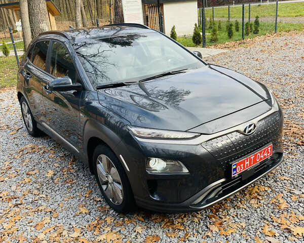 Серый Хендай Kona Electric, объемом двигателя 0 л и пробегом 112 тыс. км за 16700 $, фото 20 на Automoto.ua