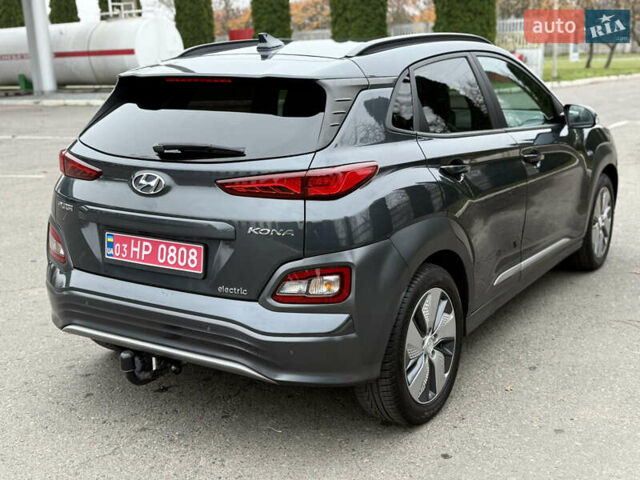 Серый Хендай Kona Electric, объемом двигателя 0 л и пробегом 103 тыс. км за 17300 $, фото 2 на Automoto.ua