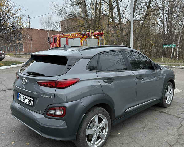 Серый Хендай Kona Electric, объемом двигателя 0 л и пробегом 98 тыс. км за 16500 $, фото 5 на Automoto.ua