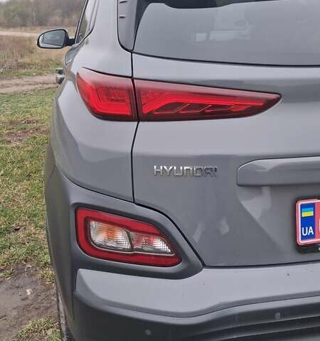 Серый Хендай Kona Electric, объемом двигателя 0 л и пробегом 180 тыс. км за 16700 $, фото 6 на Automoto.ua