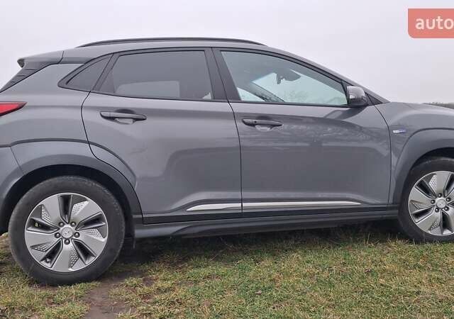 Серый Хендай Kona Electric, объемом двигателя 0 л и пробегом 180 тыс. км за 16700 $, фото 2 на Automoto.ua