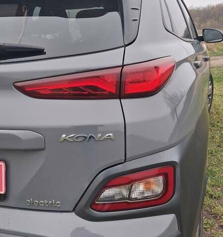 Серый Хендай Kona Electric, объемом двигателя 0 л и пробегом 180 тыс. км за 16700 $, фото 7 на Automoto.ua