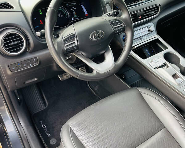 Серый Хендай Kona Electric, объемом двигателя 0 л и пробегом 112 тыс. км за 16700 $, фото 52 на Automoto.ua