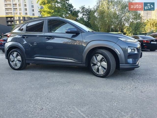 Серый Хендай Kona Electric, объемом двигателя 0 л и пробегом 135 тыс. км за 17900 $, фото 16 на Automoto.ua