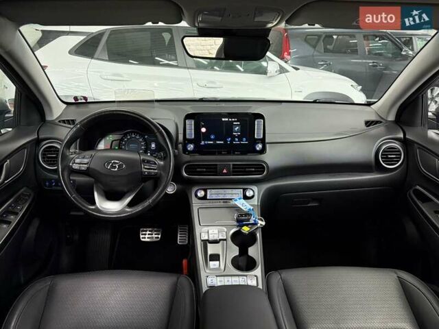Серый Хендай Kona Electric, объемом двигателя 0 л и пробегом 129 тыс. км за 16430 $, фото 14 на Automoto.ua